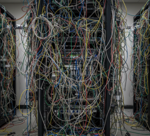 caos de cables en el rack